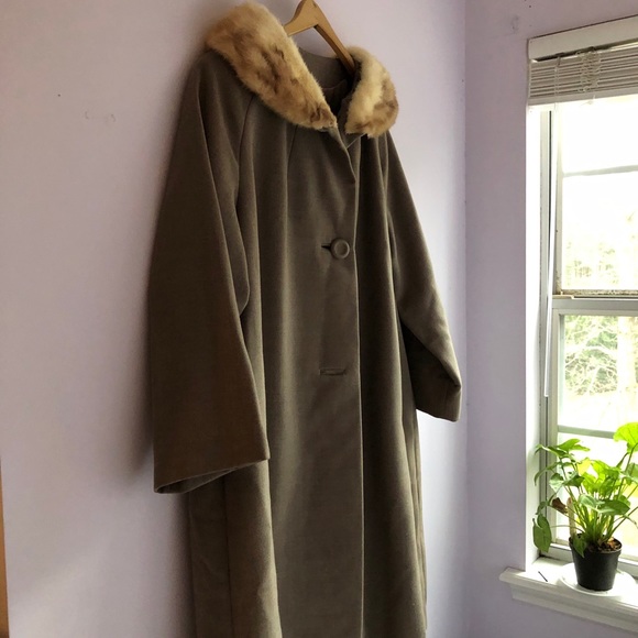 Vintage Coat with Fur Collar - Picture 6 of 6
